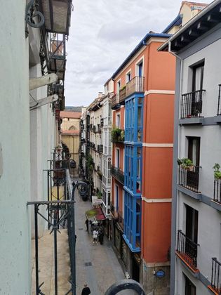 Foto 2 de Piso en venta en Casco Viejo de 3 habitaciones con balcón y calefacción