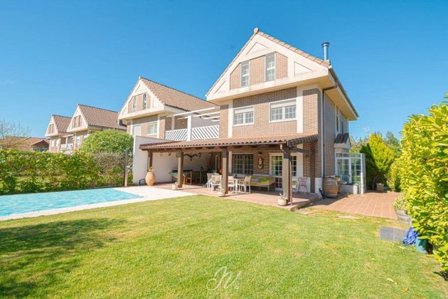 Foto 1 de Casa en venda a Olaz de 6 habitacions amb terrassa i piscina