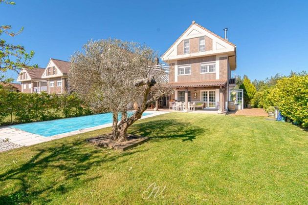 Foto 2 de Casa en venda a Olaz de 6 habitacions amb terrassa i piscina