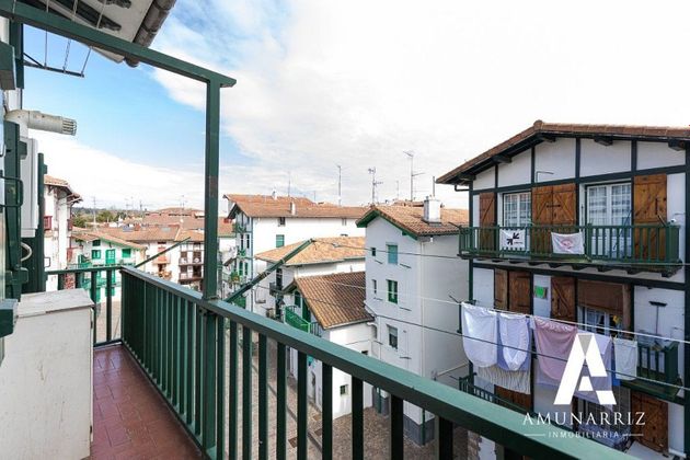 Foto 1 de Venta de piso en calle Santiago Kalea de 3 habitaciones con balcón