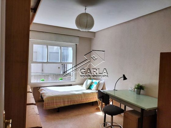 Foto 2 de Alquiler de piso en Centro - Salamanca de 5 habitaciones con terraza y muebles