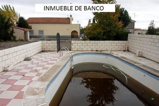 Foto 1 de Chalet en venta en Almenara de Tormes de 4 habitaciones con terraza y piscina