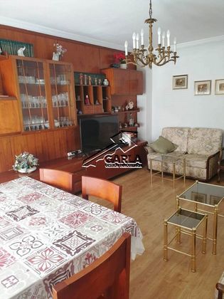 Foto 2 de Alquiler de piso en Centro - Salamanca de 4 habitaciones con muebles y balcón