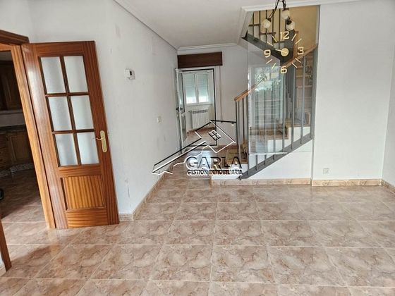 Foto 2 de Casa en venda a Villamayor de 5 habitacions amb garatge i jardí