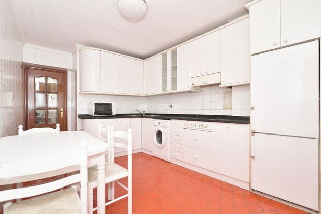 Foto 1 de Venta de piso en Basauri de 2 habitaciones con balcón y calefacción