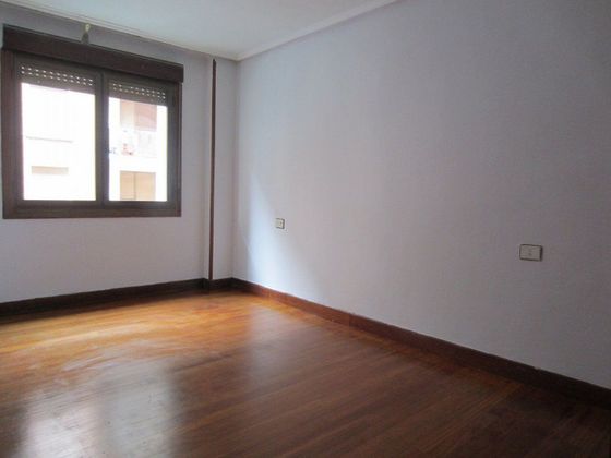 Foto 1 de Venta de piso en Basauri de 2 habitaciones con balcón y calefacción