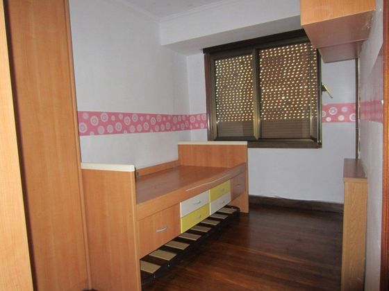 Foto 2 de Venta de piso en Basauri de 2 habitaciones con balcón y calefacción