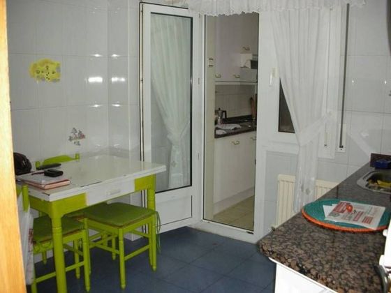 Foto 1 de Pis en venda a Basauri de 3 habitacions amb balcó i calefacció