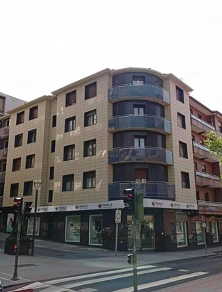 Foto 1 de Venta de piso en Basauri de 3 habitaciones con garaje y balcón