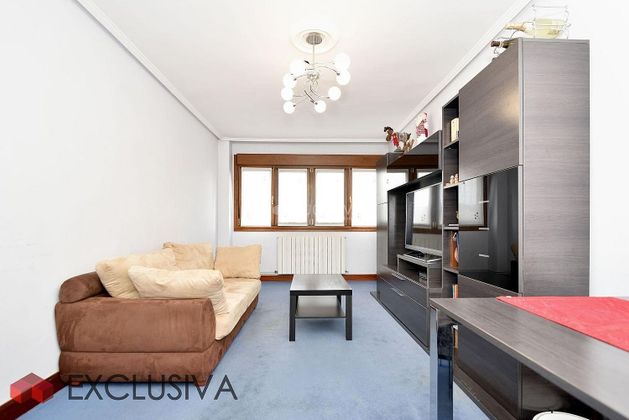 Foto 2 de Pis en venda a Basauri de 3 habitacions amb garatge i balcó