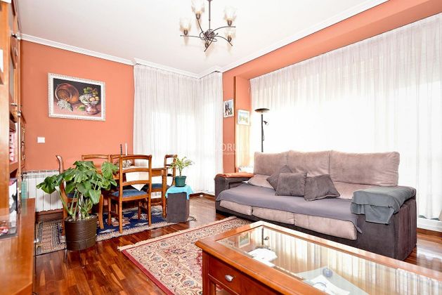 Foto 2 de Piso en venta en Arrigorriaga de 2 habitaciones con garaje y balcón
