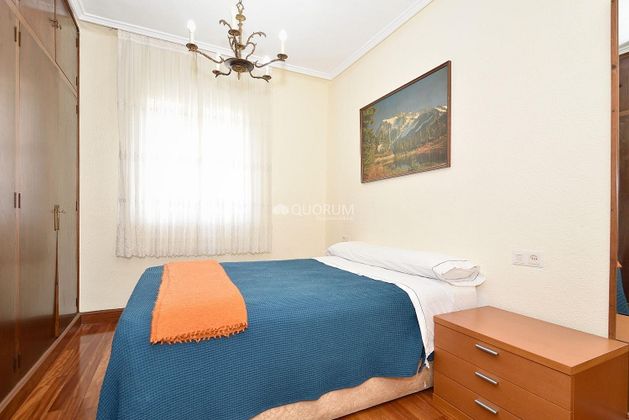 Foto 2 de Pis en venda a Basauri de 2 habitacions amb calefacció