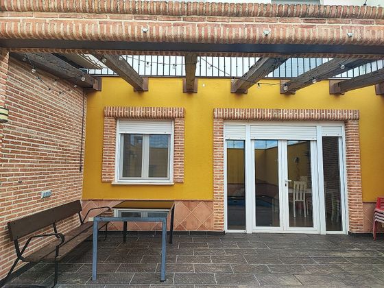 Foto 2 de Casa en venda a Herencia de 4 habitacions amb piscina i jardí