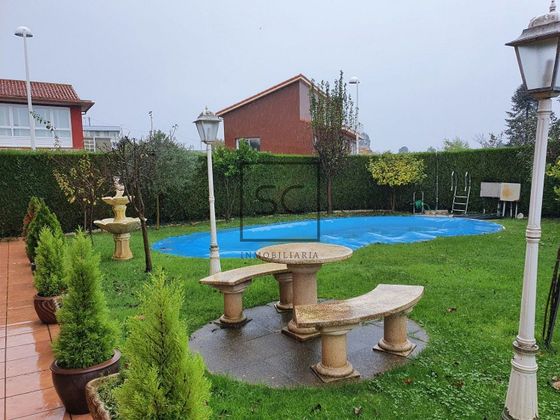 Foto 1 de Venta de chalet en Dexo  -Lorbé de 4 habitaciones con terraza y piscina