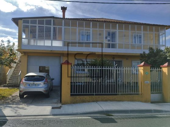 Foto 1 de Xalet en venda a O Milladoiro de 6 habitacions amb terrassa i garatge