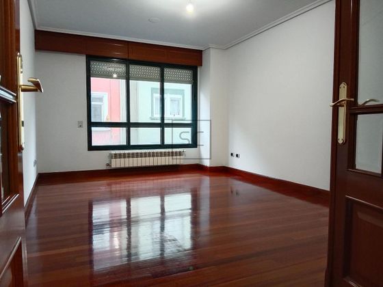Foto 1 de Piso en venta en Praza de España de 3 habitaciones con garaje y balcón