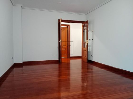 Foto 2 de Piso en venta en Praza de España de 3 habitaciones con garaje y balcón