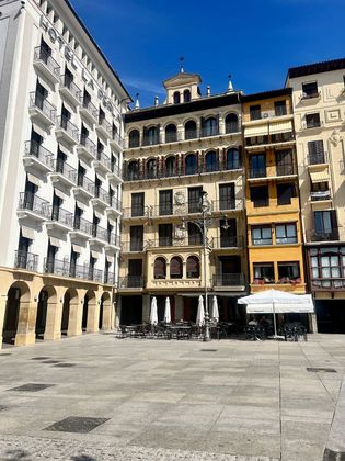 Foto 2 de Pis en venda a plaza Del Castillo de 7 habitacions amb terrassa i garatge