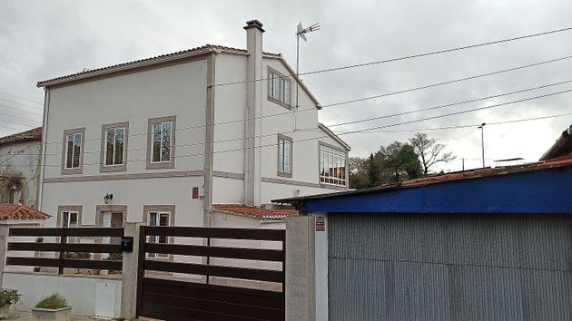 Foto 2 de Casa en venda a Castiñeiriño - Cruceiro de Sar de 8 habitacions amb terrassa i garatge