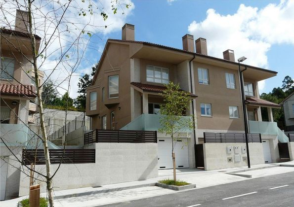 Foto 1 de Casa en venda a Parroquias de Santiago de 5 habitacions amb terrassa i jardí