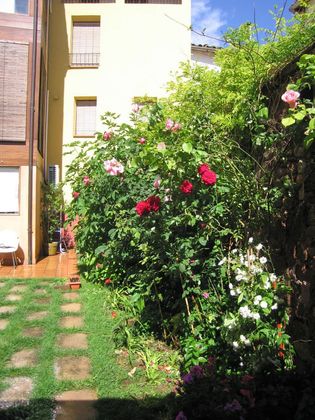 Foto 2 de Chalet en venta en Tricio de 7 habitaciones con jardín y balcón
