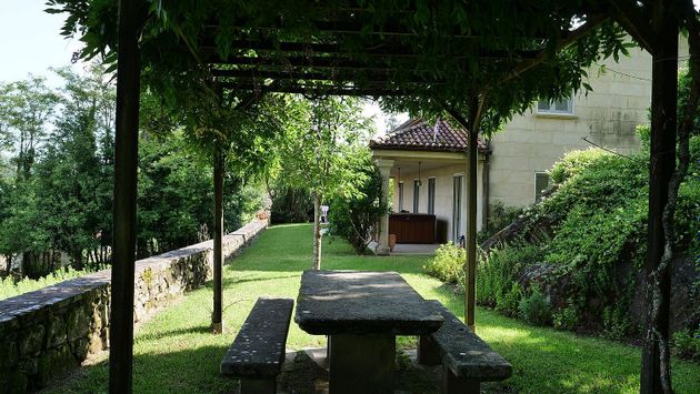 Foto 2 de Xalet en venda a Brión de 6 habitacions amb terrassa i garatge