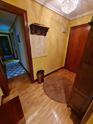 Foto 2 de Pis en lloguer a Alisal - Cazoña - San Román de 3 habitacions amb mobles i balcó