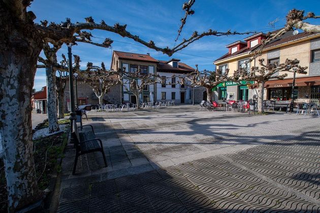 Foto 1 de Casa adossada en venda a plaza De Los Caídos de 7 habitacions amb jardí