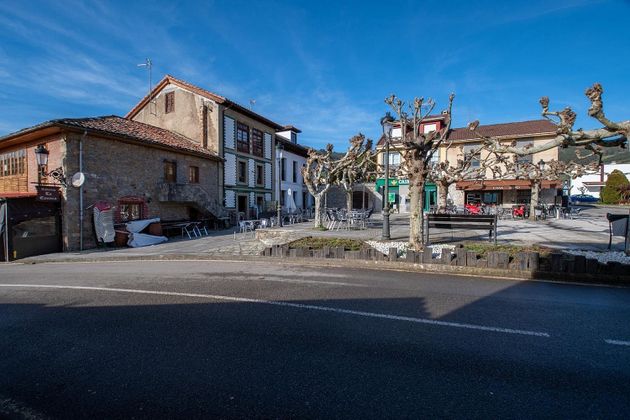 Foto 2 de Casa adossada en venda a plaza De Los Caídos de 7 habitacions amb jardí