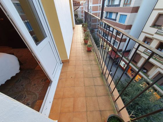 Foto 1 de Venta de piso en Amorebieta-Etxano de 4 habitaciones con terraza y balcón