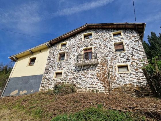 Foto 1 de Casa rural en venda a calle San Isidro de 4 habitacions amb balcó