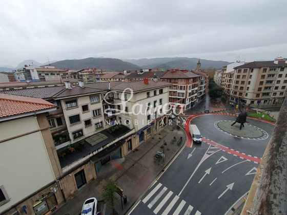 Foto 2 de Venta de piso en Amorebieta-Etxano de 4 habitaciones con terraza y calefacción