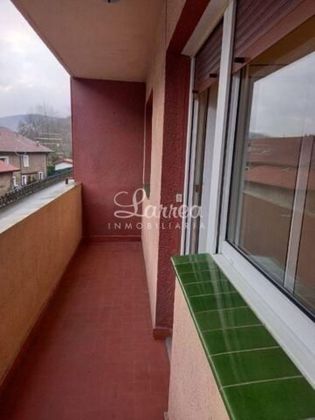 Foto 2 de Venta de piso en Amorebieta-Etxano de 3 habitaciones con terraza y balcón
