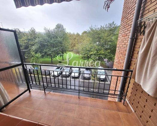 Foto 1 de Venta de piso en Amorebieta-Etxano de 3 habitaciones con terraza y balcón