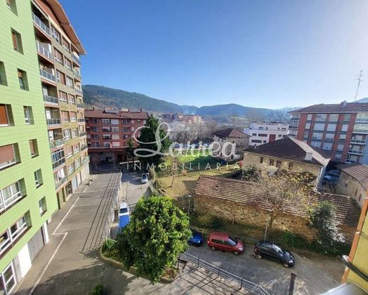 Foto 2 de Piso en venta en Galdakao de 3 habitaciones con terraza y balcón