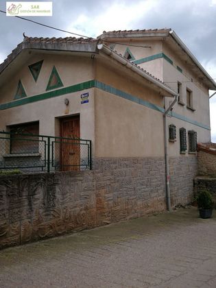 Foto 2 de Casa rural en venta en Puebla de Arganzón (La) de 5 habitaciones con terraza y jardín