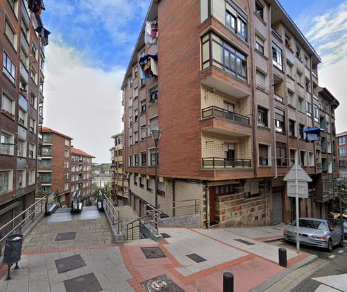 Foto 1 de Venta de piso en Sestao de 2 habitaciones con terraza y calefacción