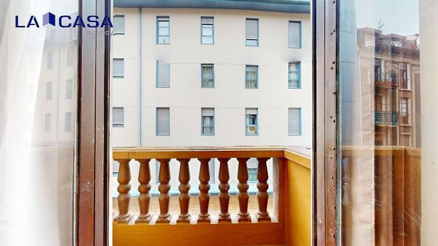Foto 2 de Piso en venta en San Francisco de 3 habitaciones con balcón