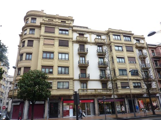 Foto 1 de Pis en venda a Centro - Mendibil - Santiago de 4 habitacions amb ascensor