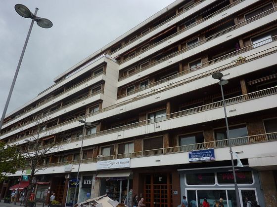 Foto 1 de Pis en venda a Centro - Mendibil - Santiago de 4 habitacions amb balcó i calefacció