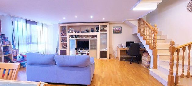 Foto 2 de Dúplex en venda a Viana de 3 habitacions amb garatge i calefacció