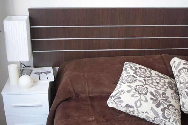 Foto 2 de Alquiler de piso en calle Blas Fernández Lirola de 1 habitación con terraza y muebles