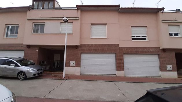 Foto 1 de Casa adosada en venta en La Victoria - El Cabildo de 3 habitaciones con terraza y garaje