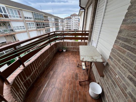 Foto 1 de Venta de piso en Colindres de 3 habitaciones con terraza