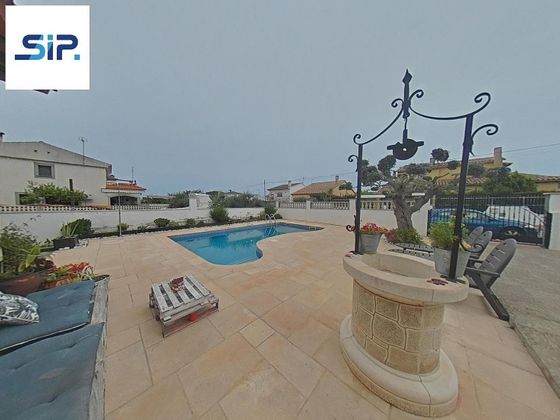 Foto 2 de Casa adossada en venda a Creixell de 4 habitacions amb terrassa i piscina