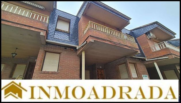 Foto 1 de Venta de casa en Adrada (La) de 4 habitaciones con terraza y garaje