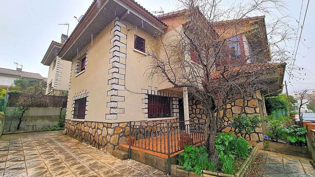 Foto 2 de Casa en venda a Adrada (La) de 4 habitacions amb terrassa i garatge