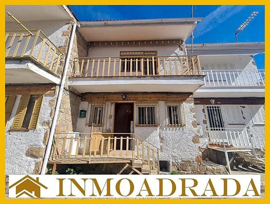 Foto 1 de Venta de casa en Adrada (La) de 4 habitaciones con terraza