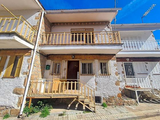 Foto 2 de Venta de casa en Adrada (La) de 4 habitaciones con terraza