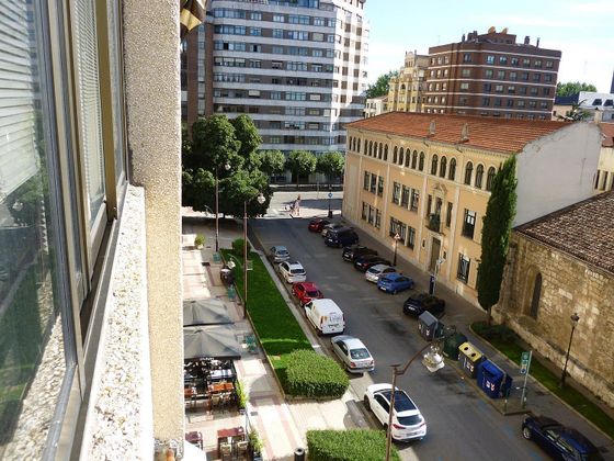 Foto 2 de Pis en venda a calle Las Calzadas de 5 habitacions amb terrassa i garatge